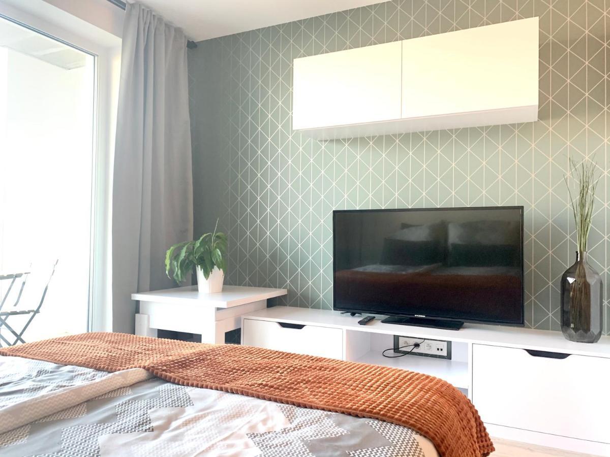 Luxury, Bright Studio With Parking And Balcony In Bratislava Center Luaran gambar